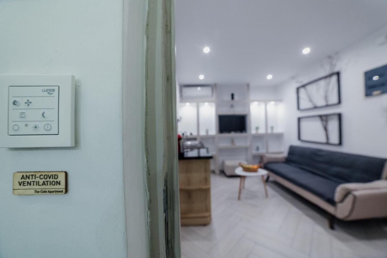 Cutest White-tower With A Private Patio Apartment